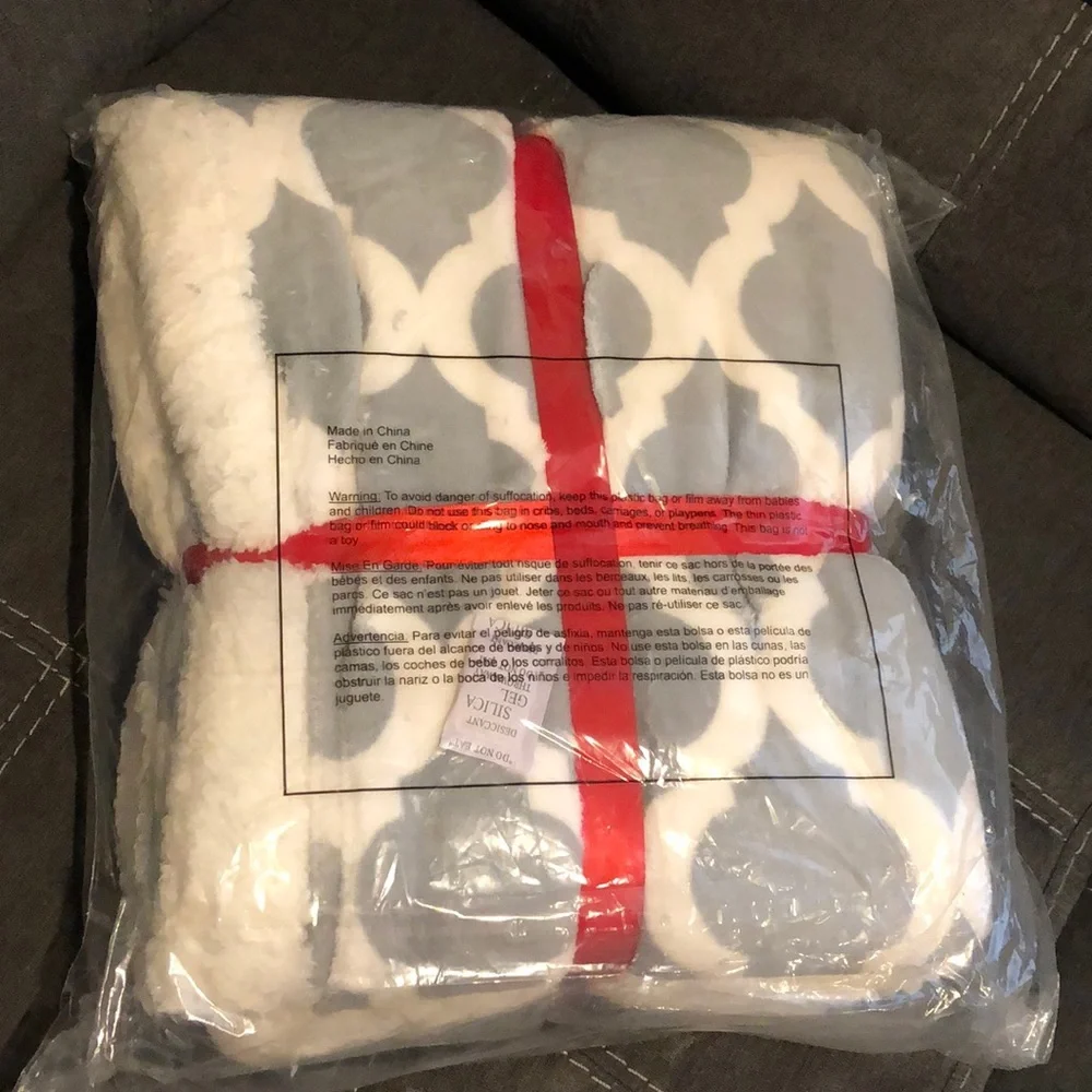 New Cozy Blanket - Cream & Gray